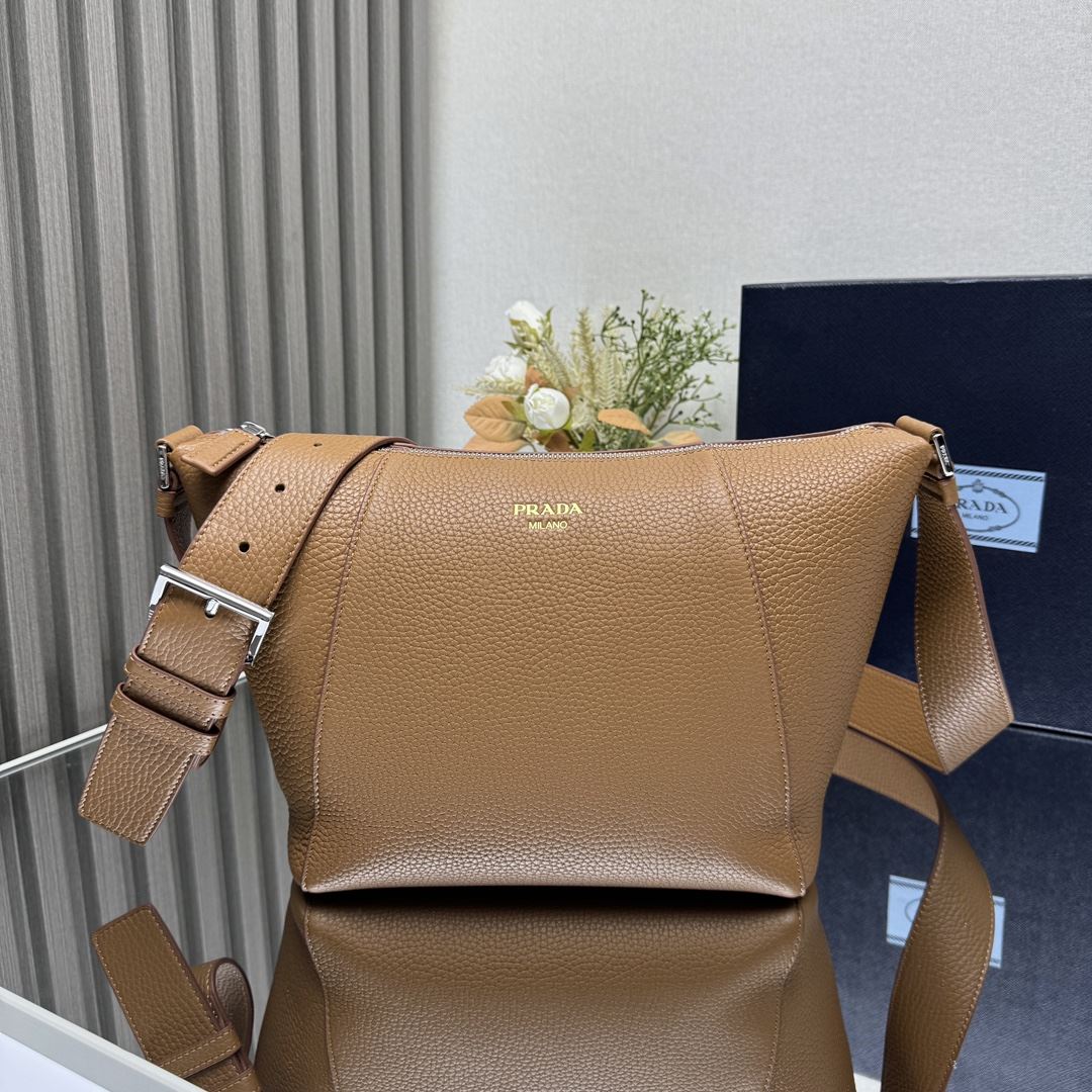 Pra*a satchel bags